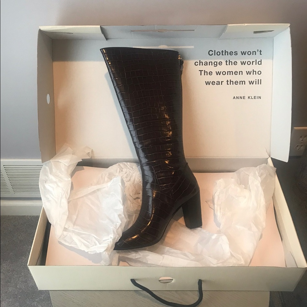 BRAND NEW BLACK CALF HIGH BOOT